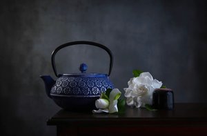 Blauwe theepot-gardenia’s door Fangping Zhou