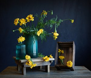 Stilleven met levendige goudsbloemen door Fangping Zhou