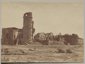 De Residentie, genomen vanaf de Redan Battery door Felice A. Beato
