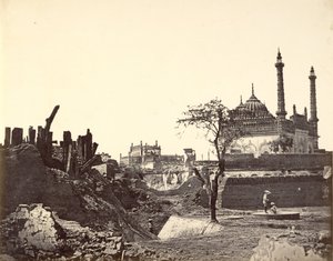 Batterij bij de Begum Kotie. Tweede aanval van Sir Colin Campbell in maart 1858 door Felice Beato