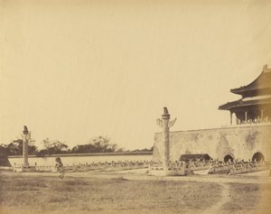 Ingang tot het Winterpaleis, Pekin, oktober 1860 door Felice Beato