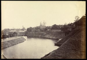 Binnenste gracht van het Tycoons paleis, Yedo door Felice Beato