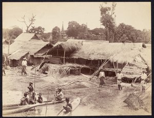 [Inheems dorp langs de Irrawaddy-rivier].