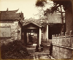 [Nume Hui Kung Tempel, Kanton, China]. door Felice Beato
