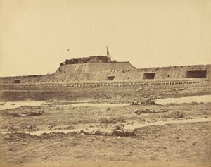 Achterkant van het Noordfort met de terugtocht van het Chinese leger, 21 augustus 1860 door Felice Beato