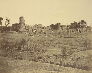 [Ruïnes van de Residentie aan de andere kant van de Bailee Bewakingspoort]. door Felice Beato
