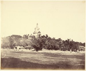 [De Grote Pagode in het Keizerlijk Winterpaleis, Peking]. door Felice Beato