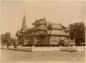 De Nan-U Human-Se, Shwe-Kyaung in het paleis van Mandalay, Birma, eind 19e eeuw door Felice Beato