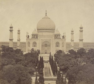 [De Taj Mahal vanaf de toegangspoort].