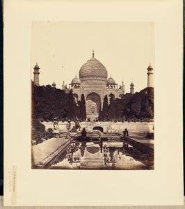 De Taj Mahal met de fonteinen