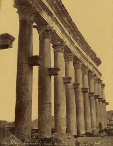 Resten van de zuilengang van de tempel van de zon in Palmyra, Syrië