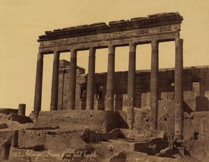 Vrijstaande zuilengang voor een tempel in Palmyra, Syrië