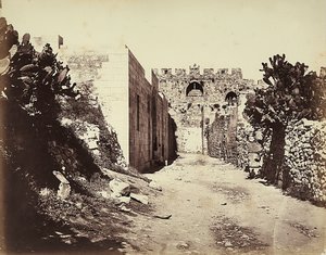 Uitzicht op een deel van de stadsmuren en het huis van Sint-Anna, in Jeruzalem
