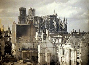 De Kathedraal Notre-Dame de Reims, Marne, Frankrijk, 1917 door Fernand Cuville
