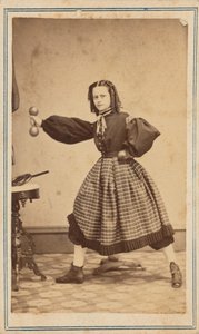 Portret van een vrouw,c. 1863-1864 (foto) door Fernando Dessaur