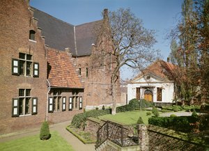 Uitzicht op het Huis van de Abdis, de refter en een slaapzaal door Flemish School