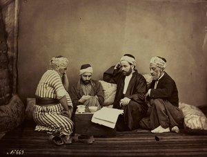Album Damas et Baalbek: Een groep Syriërs zittend rond een tafel