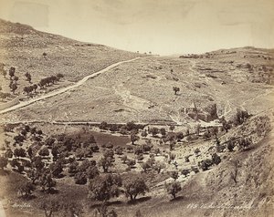 Panoramisch uitzicht op de Vallei van de Cedron of Josafat, aan de rand van Jeruzalem door Félix Bonfils