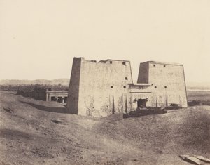 Edfou Apollonopolis Magna, Vue Générale du Temple, 1851-52, gedrukt 1853-54 door Félix Teynard