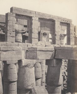 Karnak Thebe, Paleis - Hypostyle zaal - Venster en kapitelen door Félix Teynard