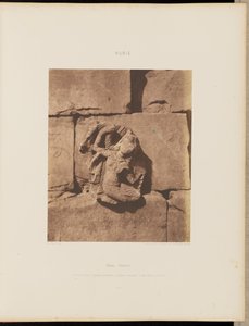 Tâfah (Taphis). Constructies met gebogen bases - Figuur van een gebeeldhouwde nis door Félix Teynard