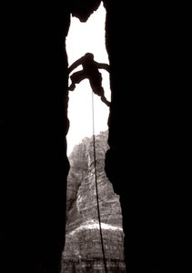 "Ah wonder!": de grote schoorsteen op de hoofdtop van Lavaredo, Dolomiti, Trentino Alto Adige, Italië