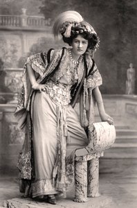 Elizabeth Firth, actrice, 1908