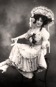 Fanny Dango 1878-1972, zangeres en danseres, begin 20e eeuw