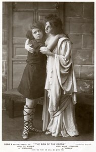 Ivy Millais en Marie Leonhard, actrices, ca. 1900s door Foulsham and Banfield