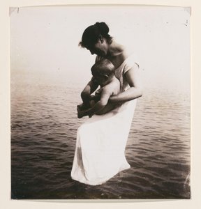 Montage van vrouw met baby en zee op de achtergrond door Francesco Michietti