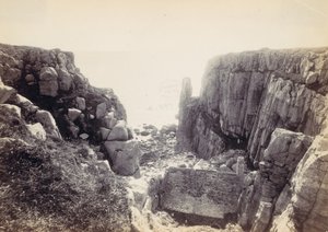 [Rotsachtige inham met zeegezicht], 1870s