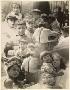 [Fotomontage van kinderen].