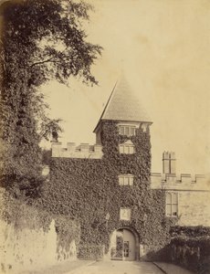 Toegangspoort en toren, Lismore Castle door Francis Edmond Currey