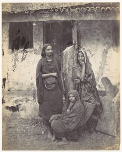 [Drie Oost-Indische vrouwen] door Francis Frith