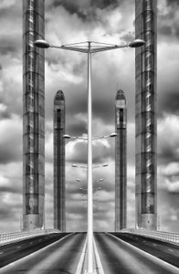 Opvallende symmetrie van de brug door Francois Casanova