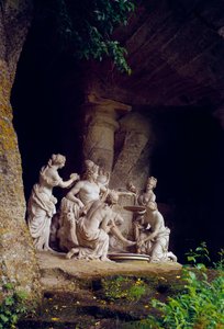 Grot van Thetis; Apollo bediend door nimfen door Francois Girardon