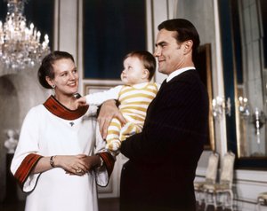 Morgiana Doodt de Verborgen Dieven door Kokende Olie over Hen te Gieten, scène uit Ali Baba uit Mijn Sprookjesboek, uitgegeven door Blackie & Son