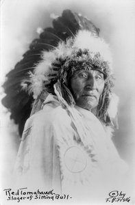 Red Tomahawk, moordenaar van Sitting Bull, ca. 1890-1910 (zw/w foto) door Frank Bennett Fiske