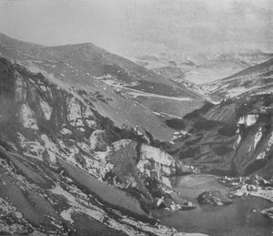 Een steile kloof uitgesneden door de Alph-rivier door de Koettlitz-gletsjer door Frank Debenham