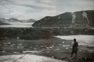 De monding van de Droge Vallei, met de Commonwealth-gletsjer, 1912, 1913 door Frank Debenham