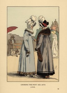 Modieuze vrouwen in hoeden met veren, kanten kraagjes en met bont afgewerkte jurken. Oversteken van de Pont des Arts, Parijs door François Courboin