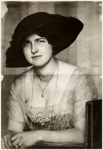Maria met een donkere hoed door Franz Stuck Ritter von