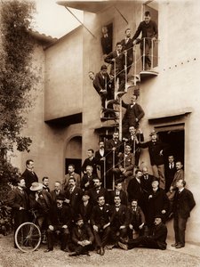 Portret van de werknemers van de Alinari Brothers fotografische vestiging, in Florence, 1899