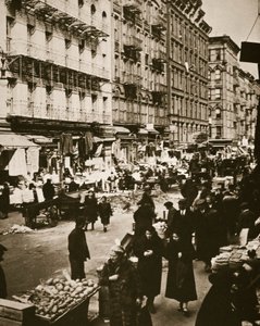 Straatmarkt op Orchard Street, Lower East Side, New York, VS, begin jaren 1930 door Frederick Bradley