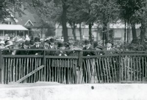 De koning van Italië, Victor Emmanuel III, bezoekt London Zoo in 1924