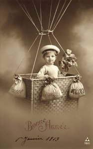 1913 Nieuwjaarskaart, met jongen die een ballon opstijgt, met veel geld als ballast door French Photographer