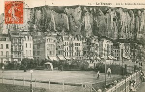 Een partijtje tennis in de badplaats Le Treport. Ansichtkaart verzonden in 1913 door French Photographer