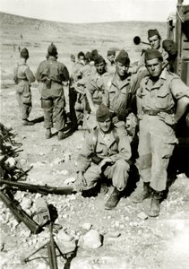 Algerijnse Oorlog: jonge Franse soldaten in de Jebel circa 1960