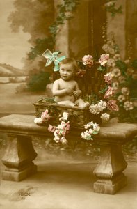 Baby in mand