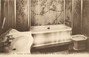 Badkamer van een luxe hut aan boord van de Franse oceaanstomer Ile de France door French Photographer